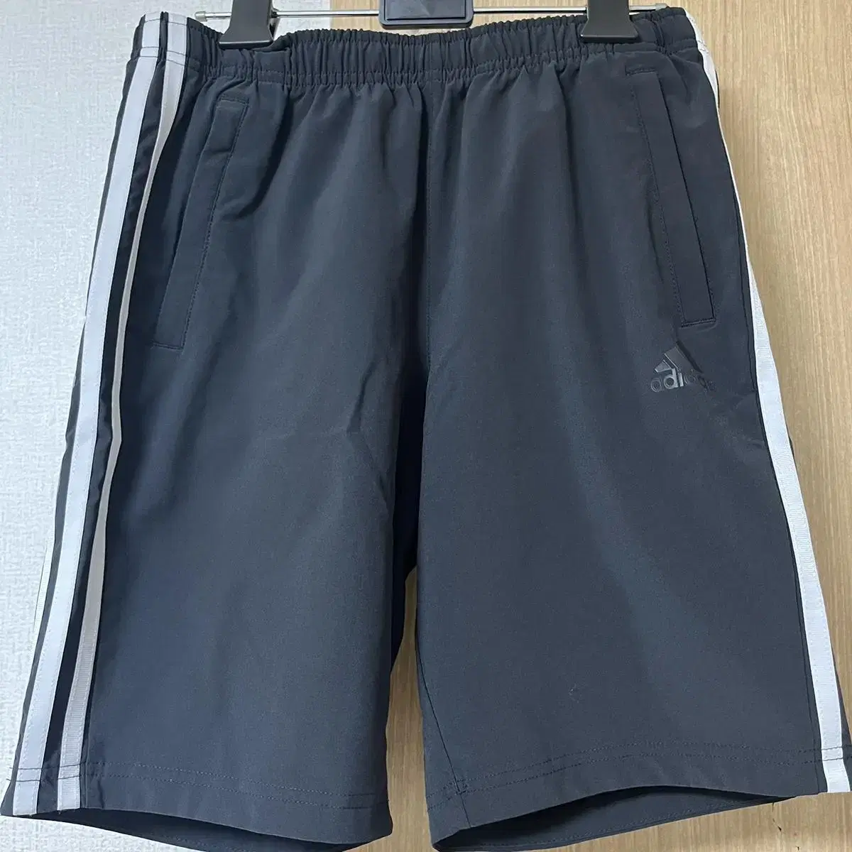 아디다스 1/2 shorts 3s 반바지